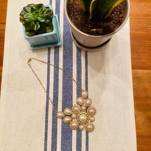 Statement costume necklace pearl approx 18"